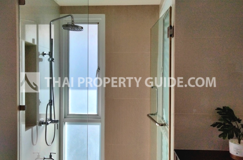 House with Shared Pool in Srinakarin 